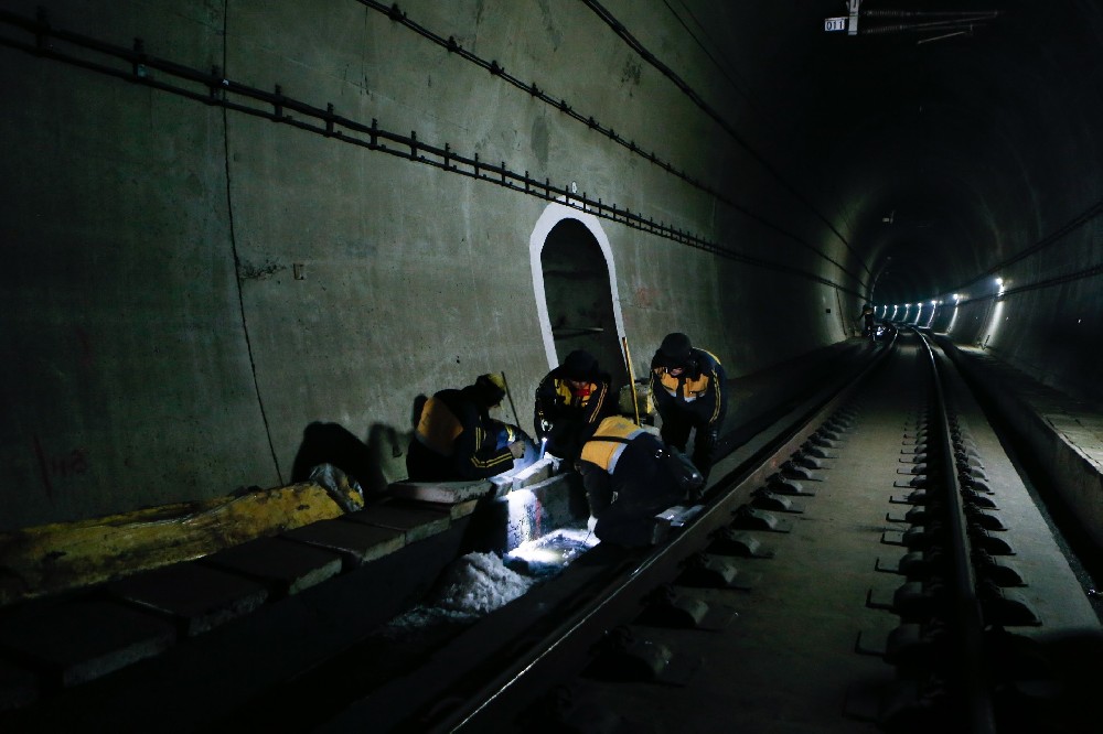 昌洒镇铁路运营隧道病害现状